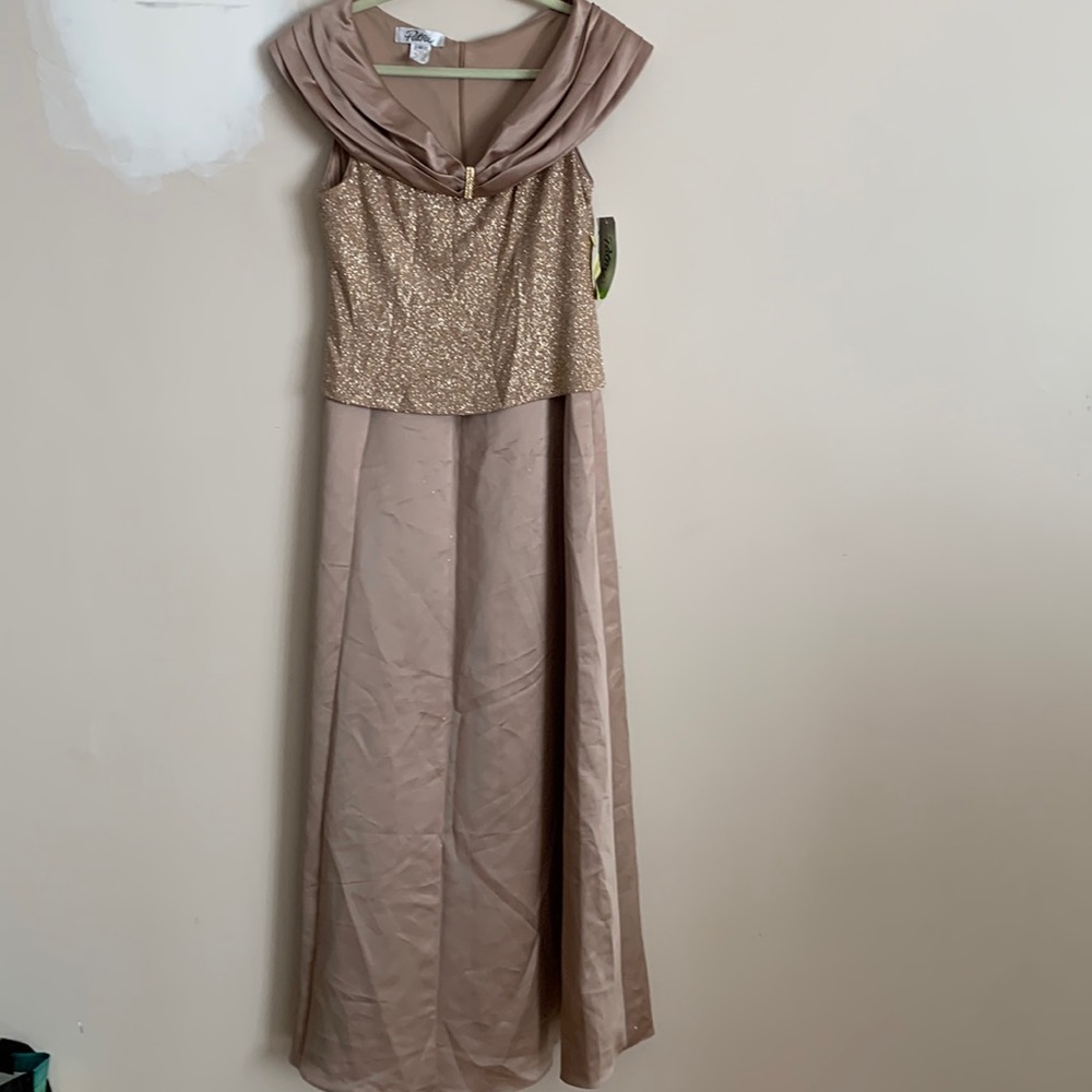 Dress - Picture 1 of 8